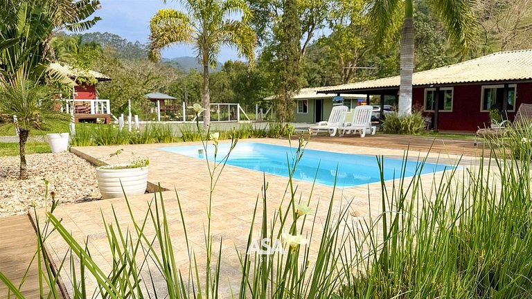 Refúgio Esmeralda | Sítio com Piscina e Riacho em Itajaí