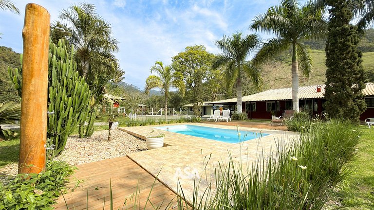 Refúgio Esmeralda | Sítio com Piscina e Riacho em Itajaí
