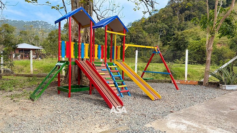 Refúgio Esmeralda | Finca con Piscina y Arroyo en Itajaí