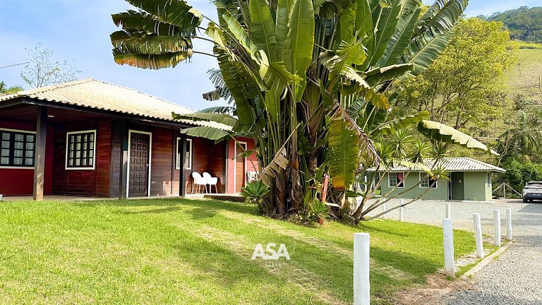 Refúgio Esmeralda | Sítio com Piscina e Riacho em Itajaí