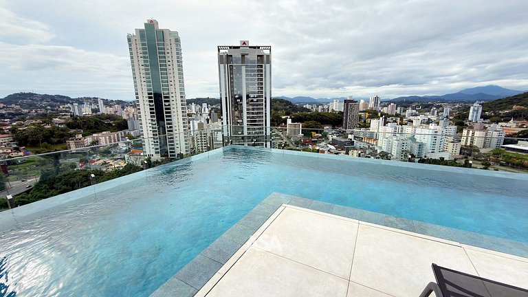 Cosmopolitan 1707 | Loft com Piscina no Centro de Blumenau