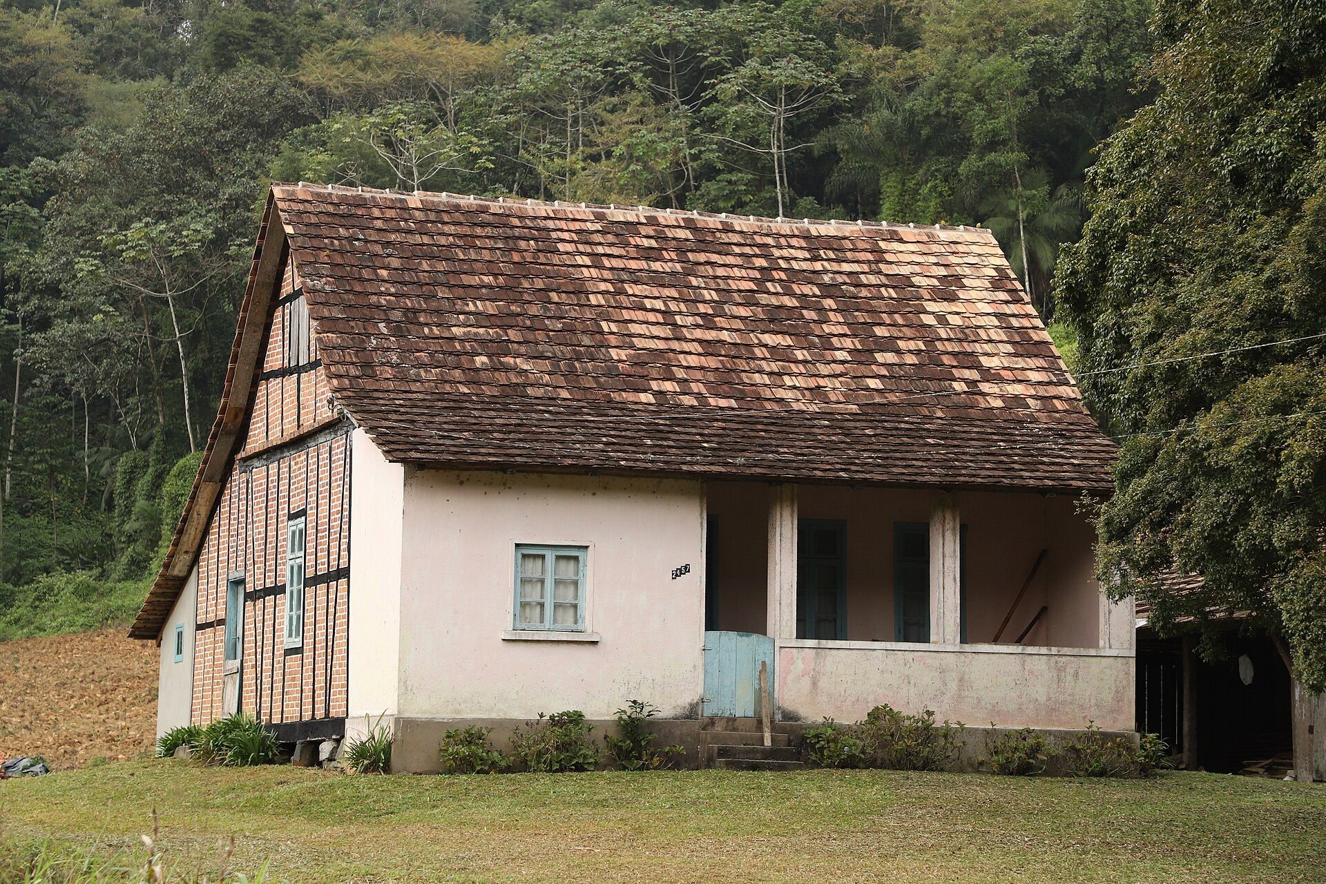 Casa enxaimel branca em Pomerode
